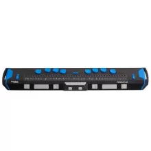 Fotoğrafta siyah ve mavi renklerde bir Focus 40 Braille ekranı gösterilmektedir. Cihaz, üst kısmında sıralı butonlar ve ortasında bir dizi Braille hücresi bulunan ince, dikdörtgen bir tasarıma sahiptir.